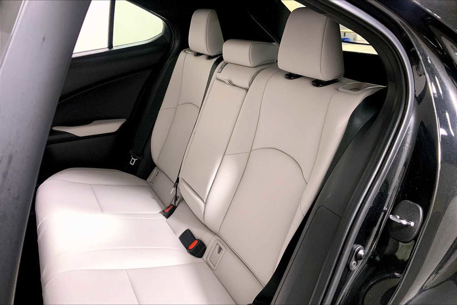 Used 2022 Lexus UX 250h w/ Premium Package image 20