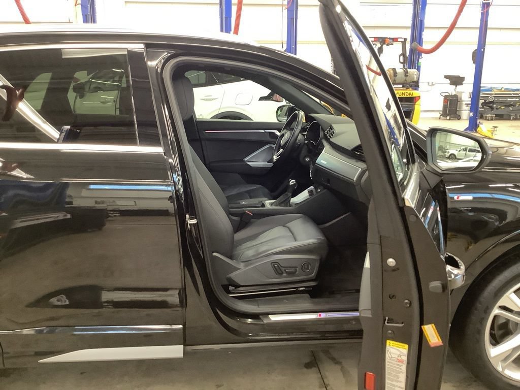 Used 2022 Audi Q3 2.0T Premium Plus AWD/4WD image 18