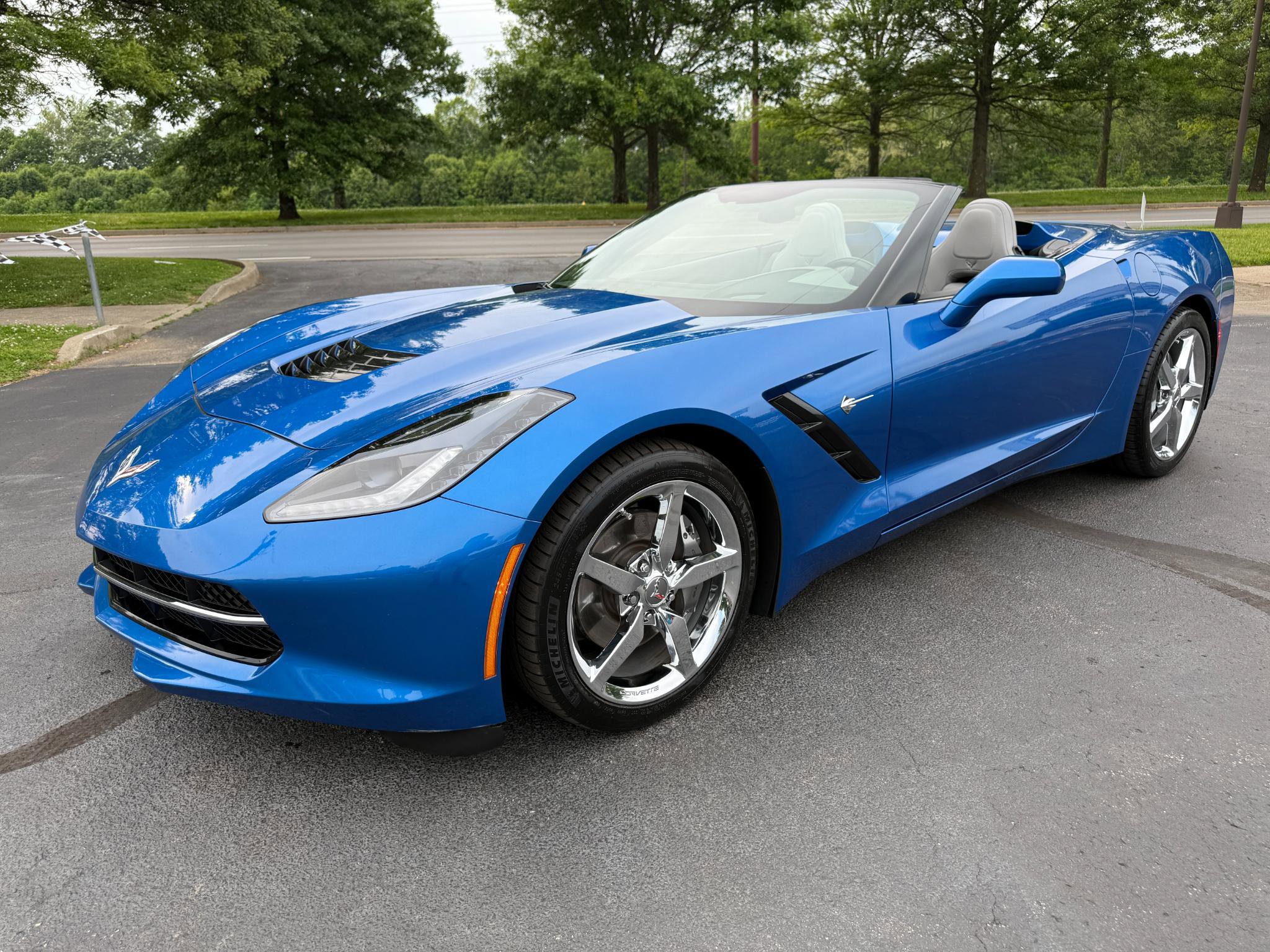 Used 2015 Chevrolet Corvette Stingray Convertible w/ 3LT Preferred Equipment Group RWD image 13