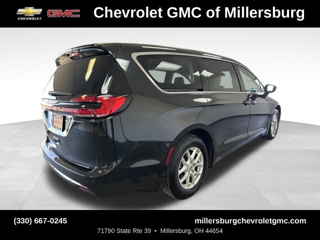 Used 2023 Chrysler Pacifica Touring-L FWD image 5