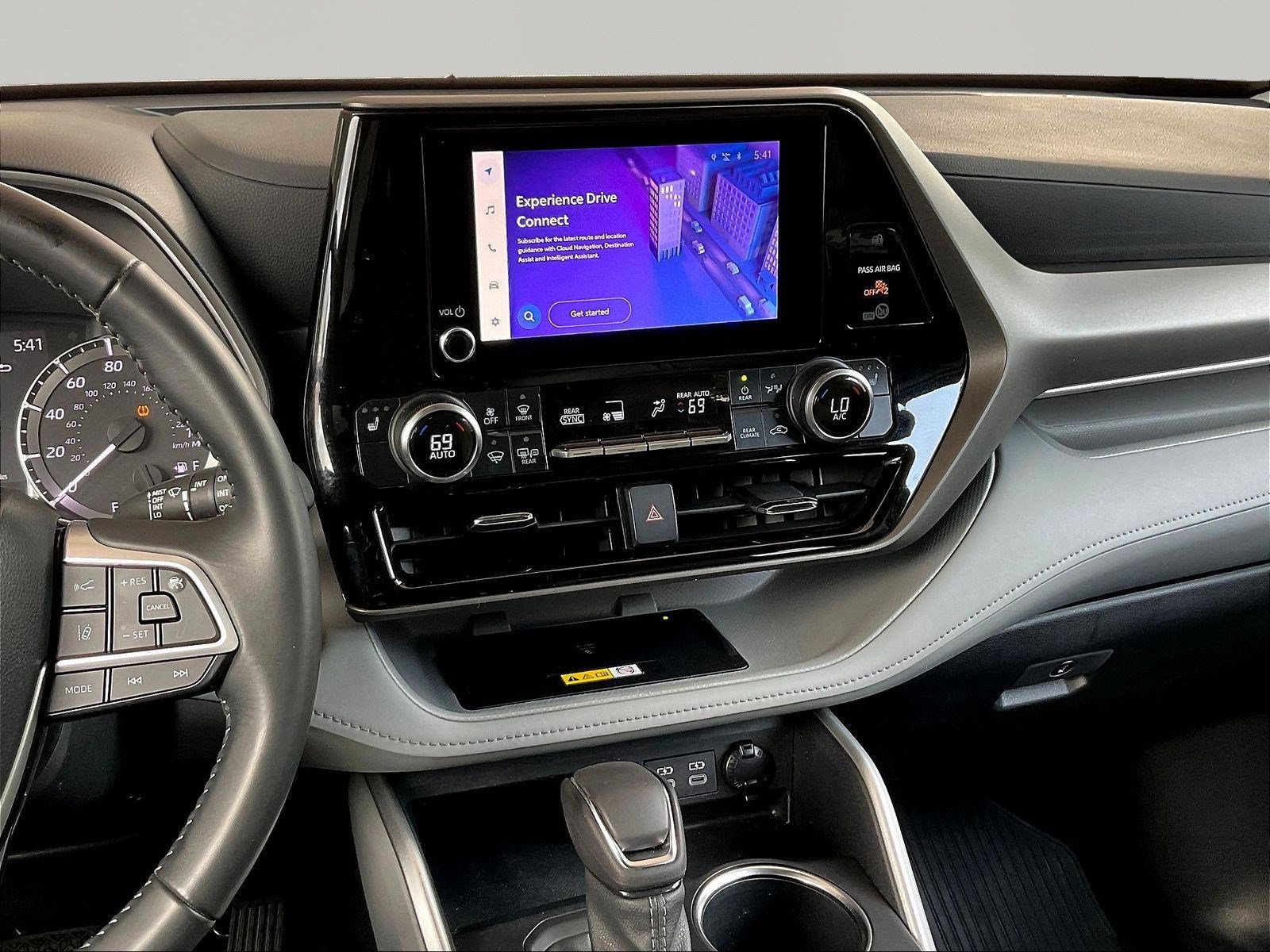 Used 2023 Toyota Highlander XLE AWD/4WD image 9