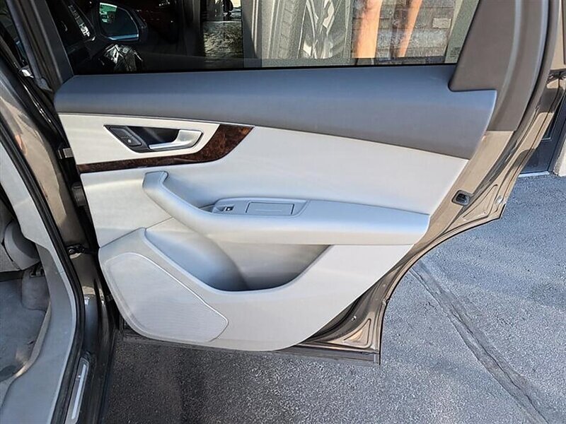 Used 2019 Audi Q7 2.0T Premium w/ Convenience Package AWD/4WD image 28