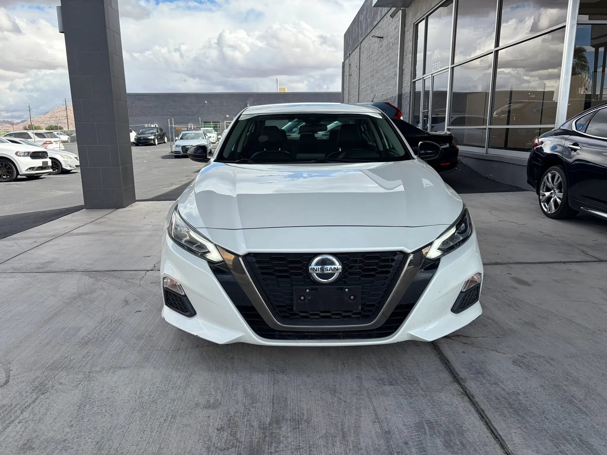 Used 2020 Nissan Altima 2.5 SR FWD image 3
