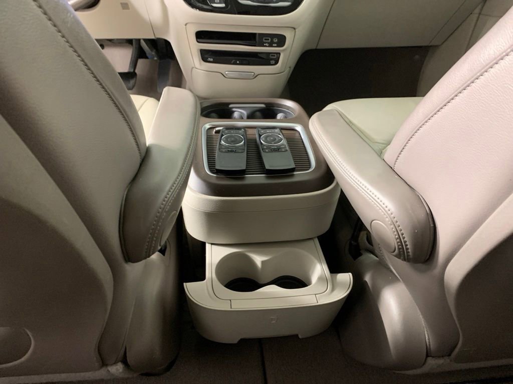 Used 2017 Chrysler Pacifica Touring-L Plus FWD image 36
