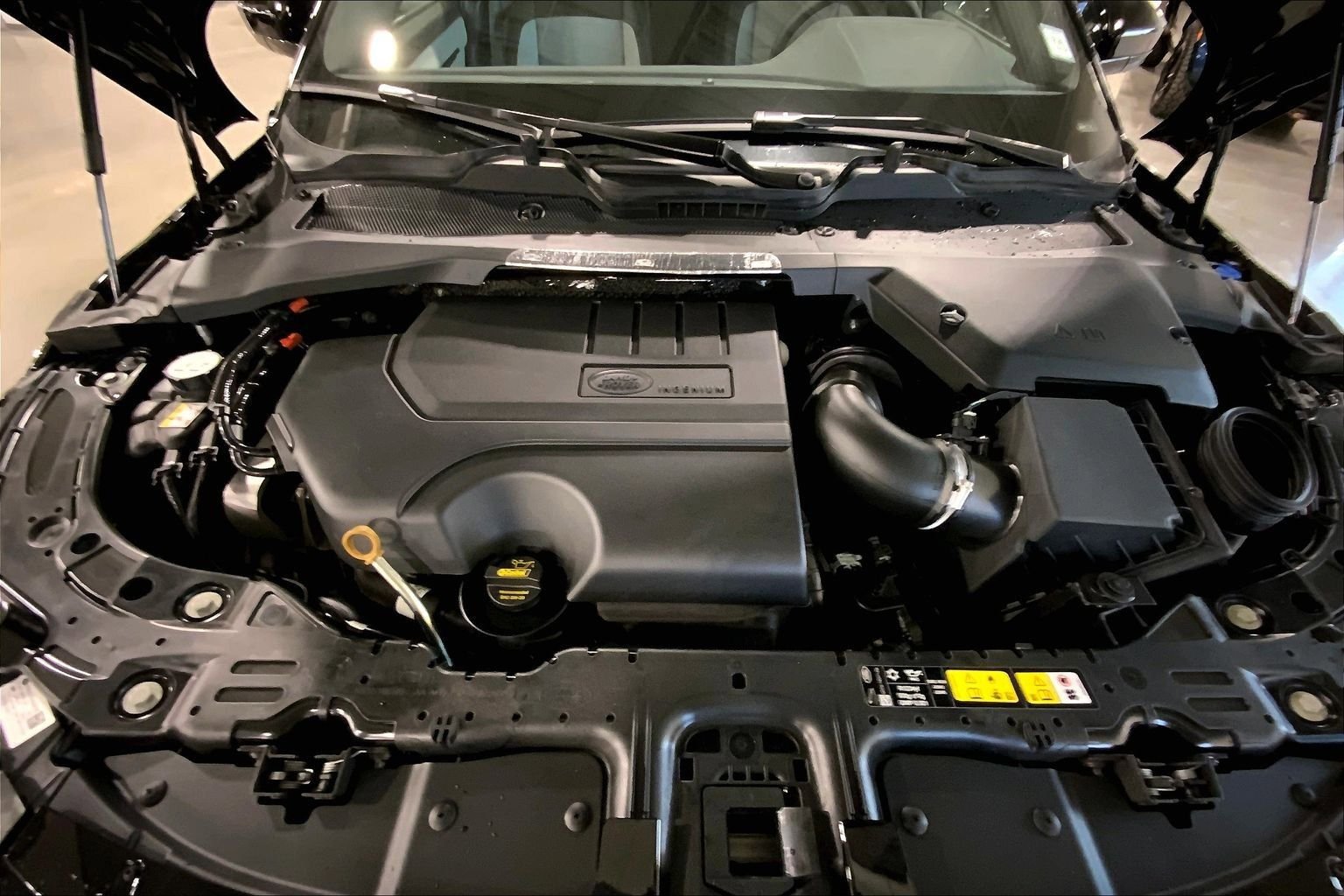 New 2026 Land Rover Range Rover Evoque Dynamic SE AWD/4WD image 16