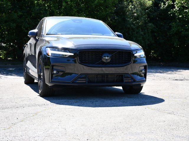 Used 2024 Volvo S60 B5 Plus FWD image 2