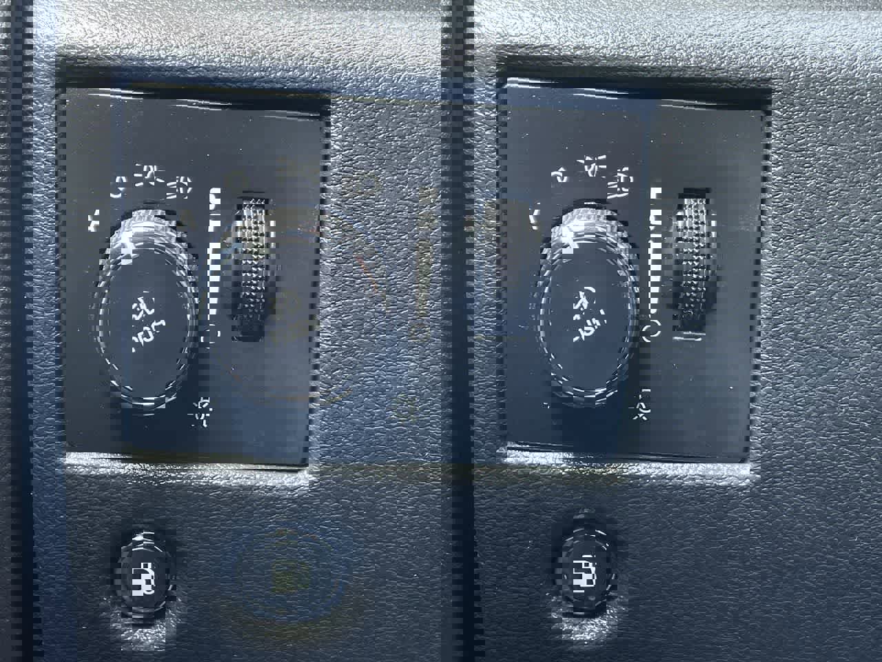 Used 2017 Jeep Grand Cherokee Altitude image 28