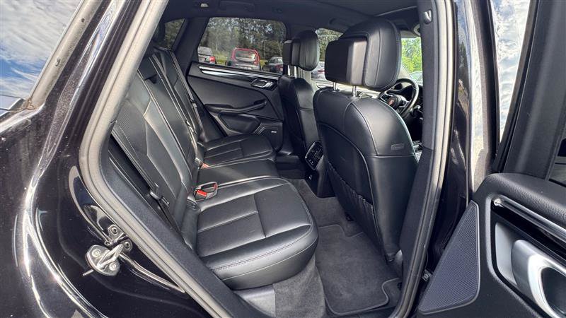 Used 2020 Porsche Macan w/ Premium Package Plus AWD/4WD image 33