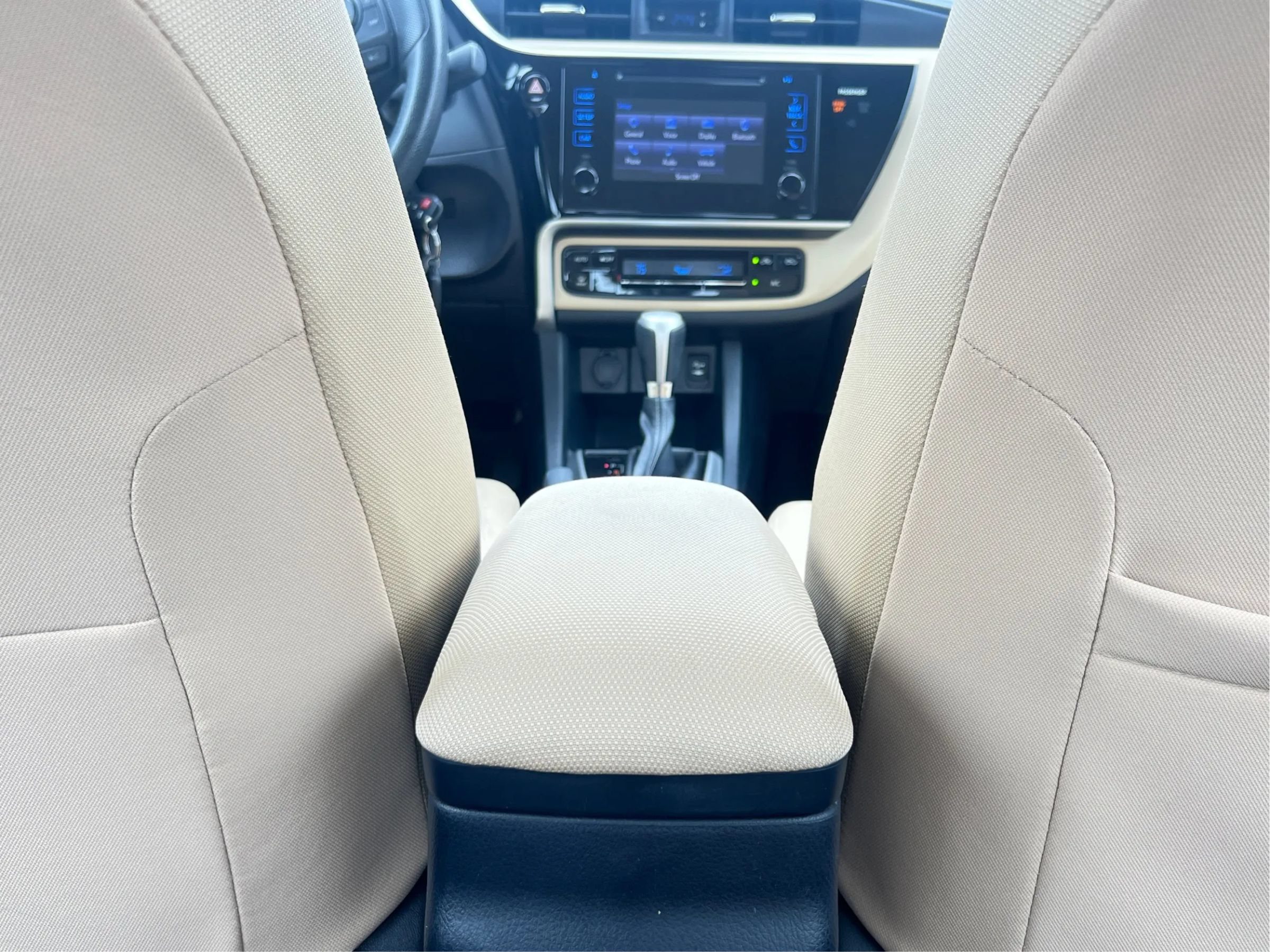 Used 2017 Toyota Corolla LE FWD image 52