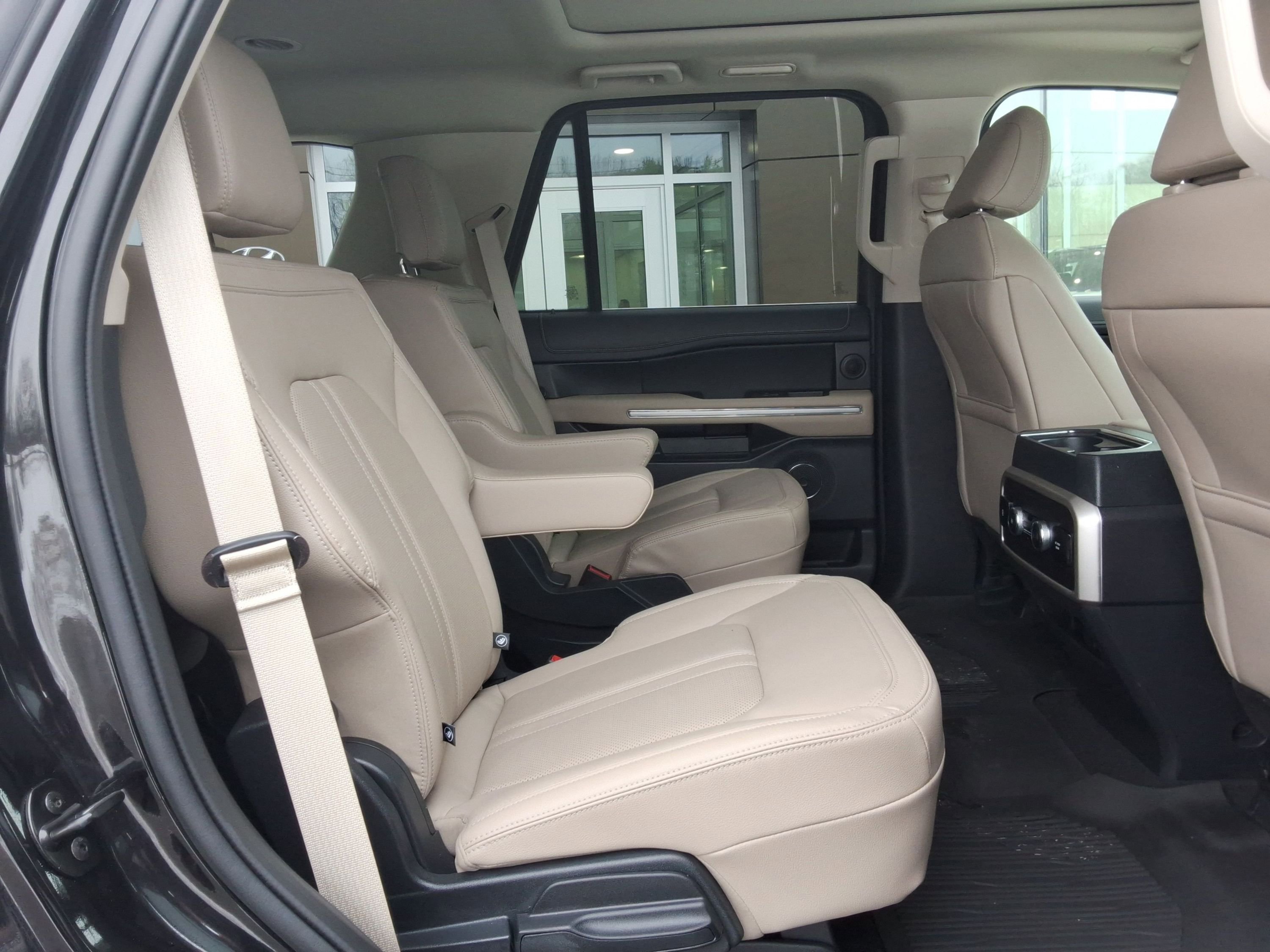 Used 2024 Ford Expedition Limited image 33