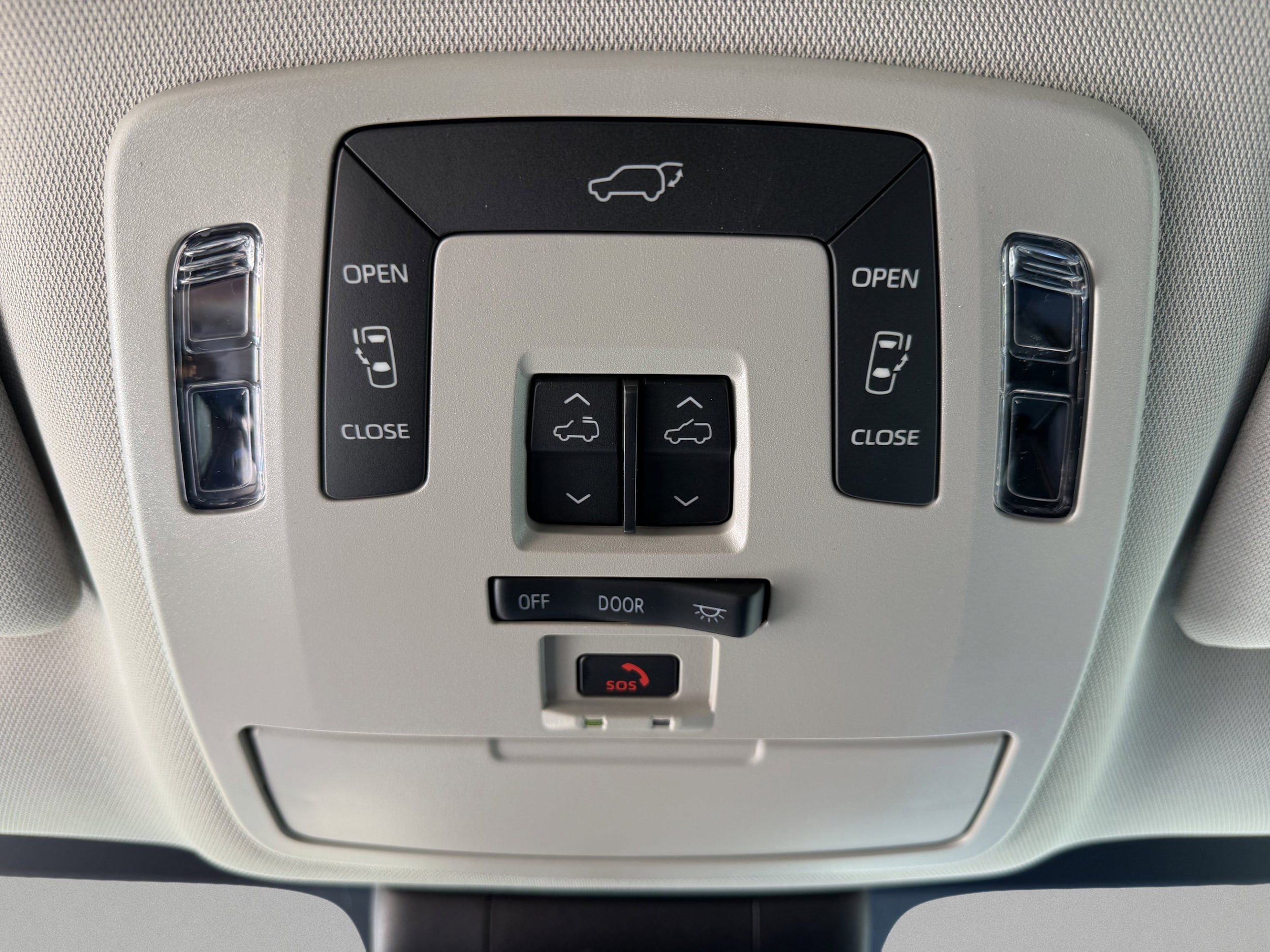 Certified 2025 Toyota Sienna XLE FWD image 22