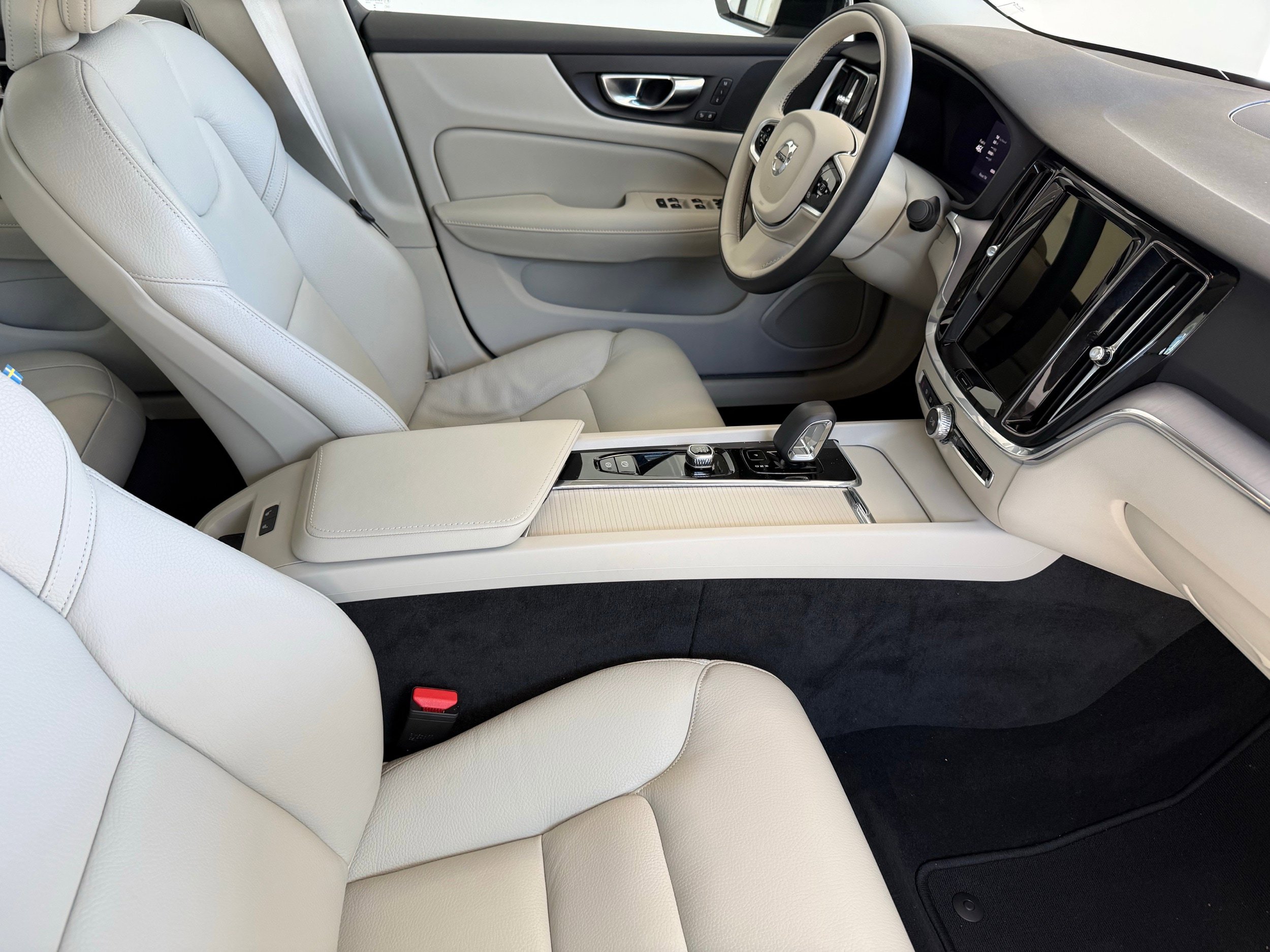 Certified 2025 Volvo S60 B5 Core image 23