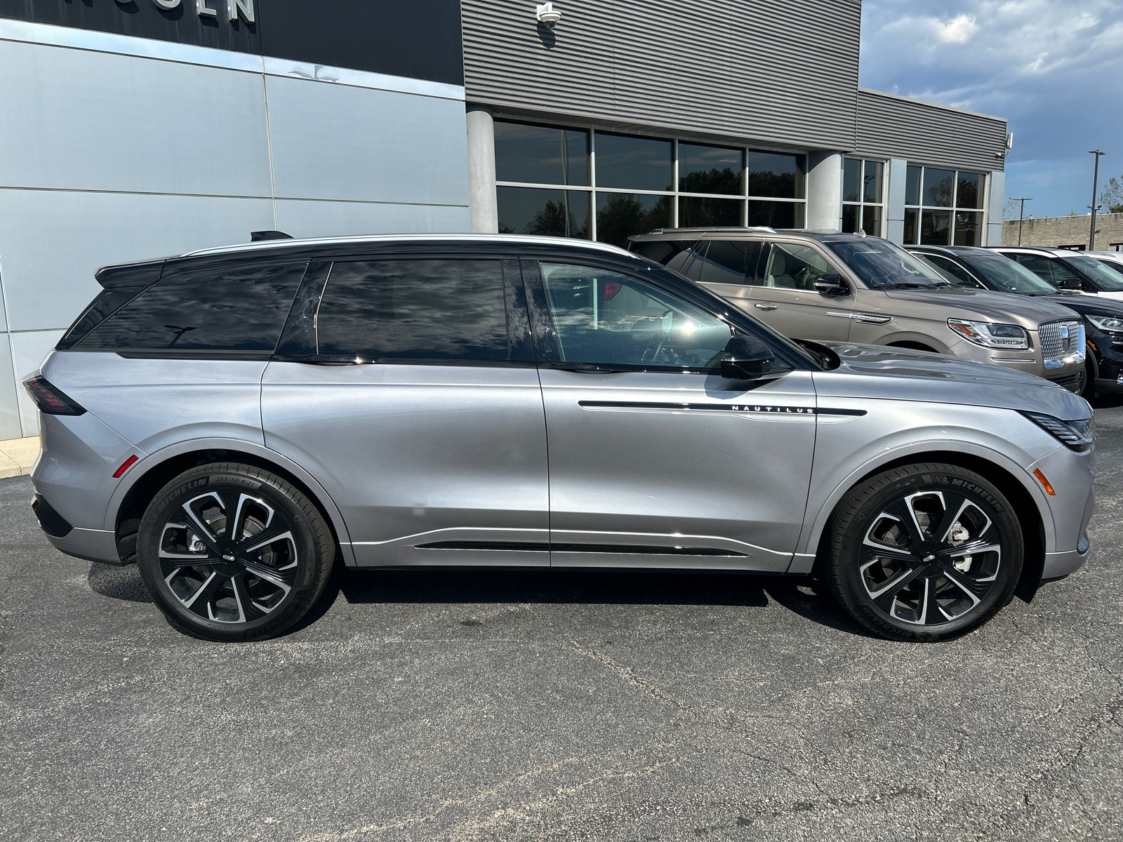 New 2026 Lincoln Nautilus Reserve AWD/4WD image 8