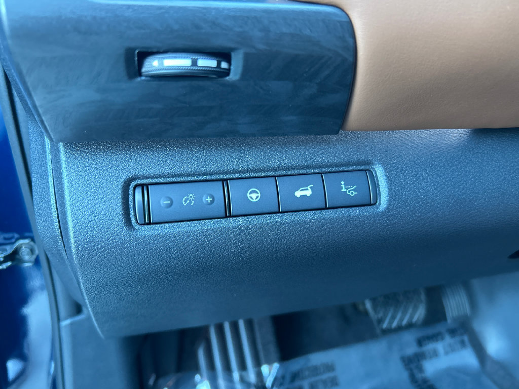Used 2026 Nissan Pathfinder Platinum AWD/4WD image 13