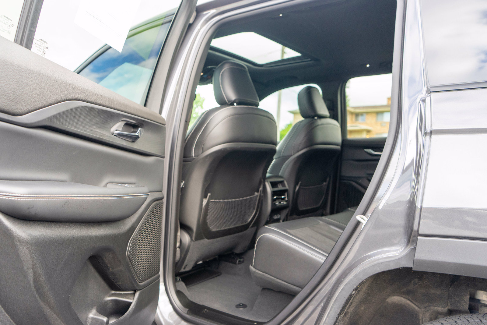 Used 2024 Jeep Grand Cherokee Altitude AWD/4WD image 29