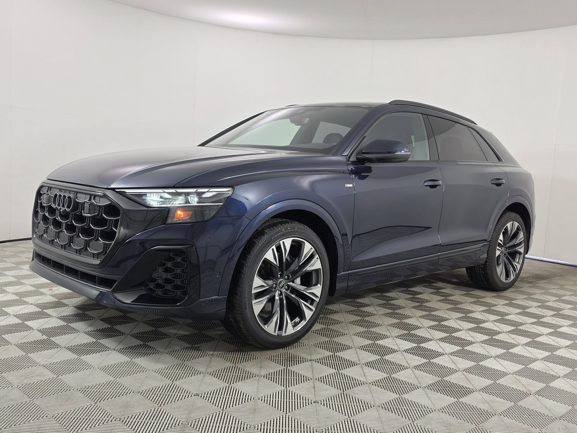 Used 2025 Audi Q8 Premium Plus w/ Premium Plus Package AWD/4WD image 3