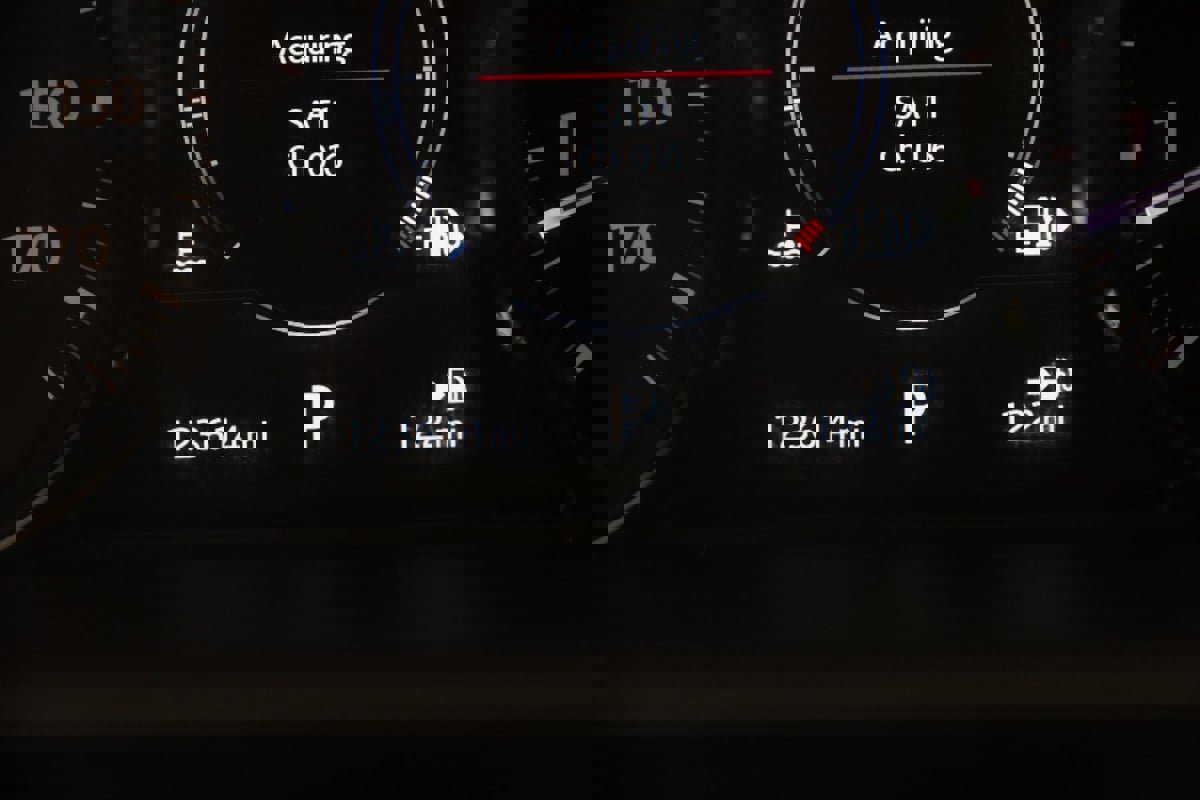 Used 2016 Land Rover Range Rover Sport SE image 35