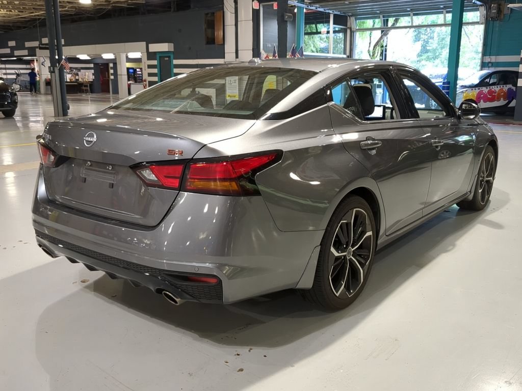 Used 2024 Nissan Altima 2.5 SR w/ SR Premium Package FWD image 8