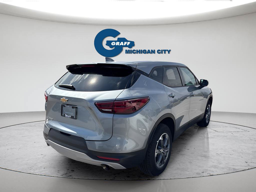 Used 2025 Chevrolet Blazer LT FWD image 3