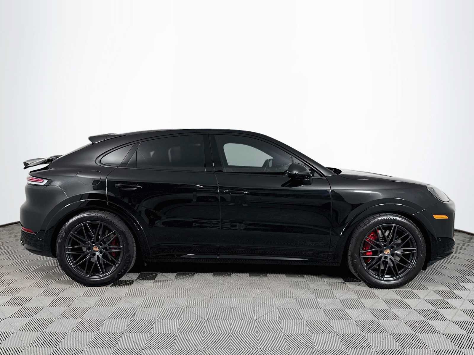 Used 2025 Porsche Cayenne GTS AWD/4WD image 4