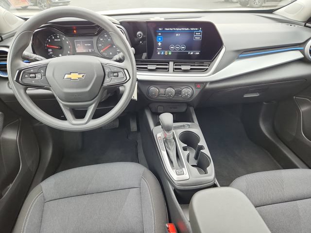 Used 2025 Chevrolet Trax LS FWD image 13