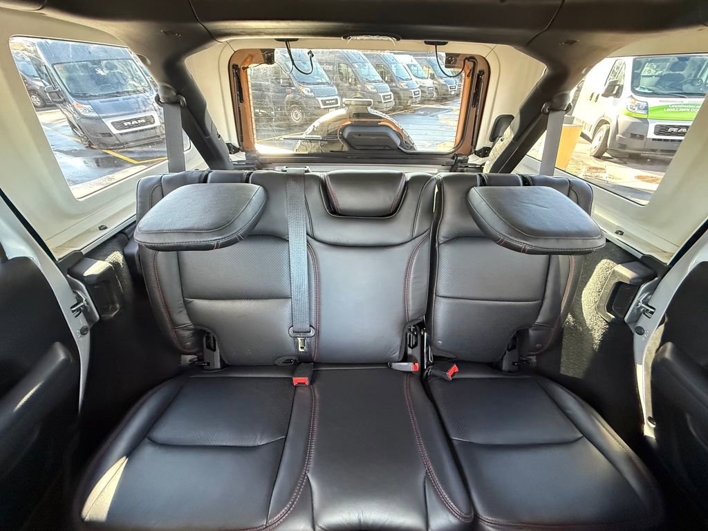 Used 2022 Jeep Wrangler Unlimited Rubicon w/ LED Lighting Group image 16