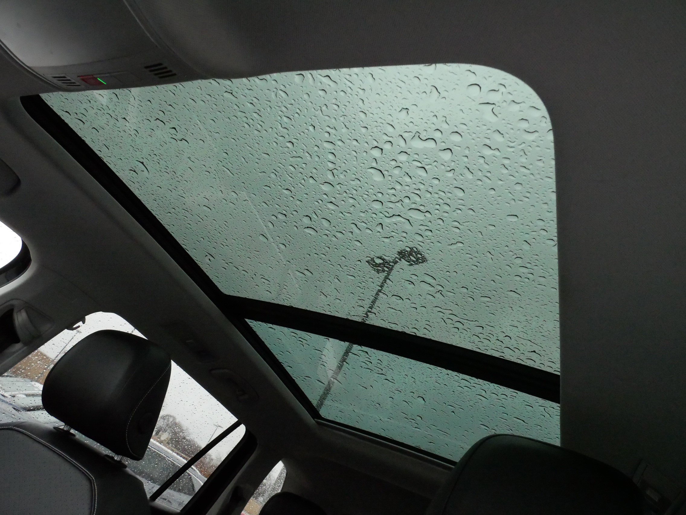 Certified 2022 Volkswagen Tiguan SE w/ Panoramic Sunroof Package image 32