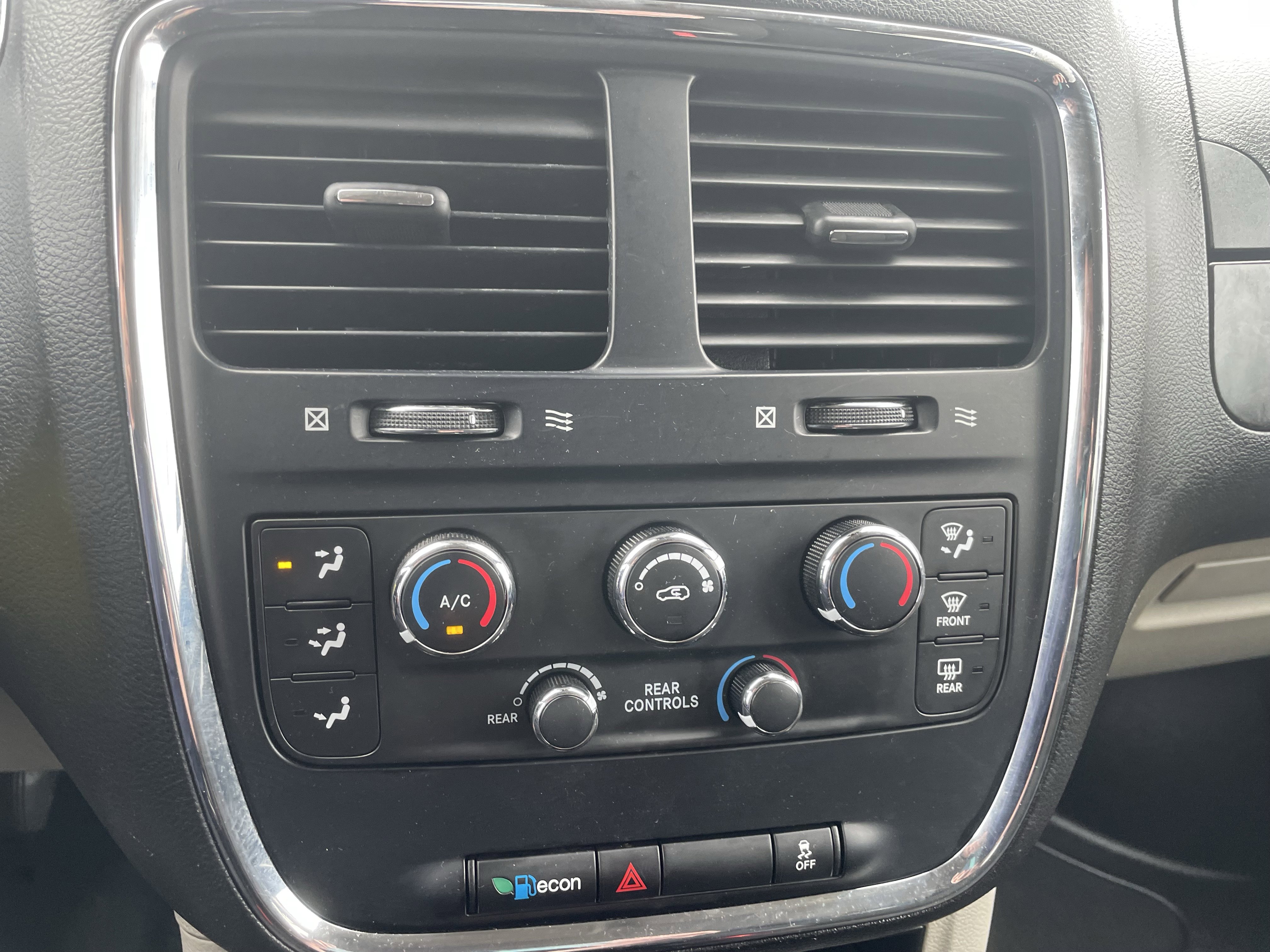 Used 2019 Dodge Grand Caravan SE FWD image 20