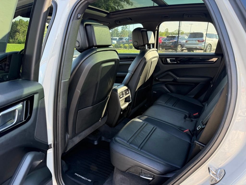 Used 2021 Porsche Cayenne AWD/4WD image 28