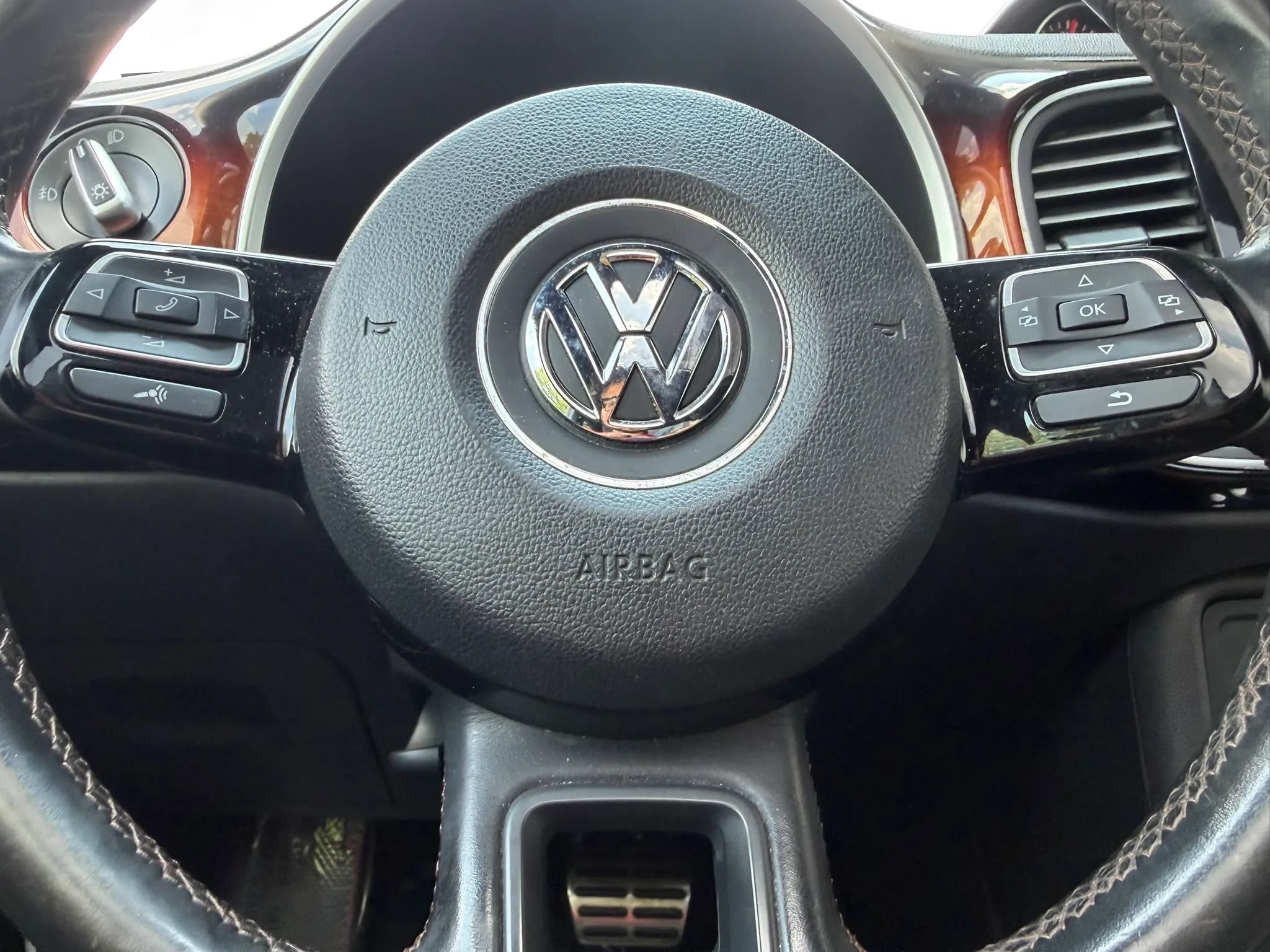 Used 2013 Volkswagen Beetle Turbo FWD image 15