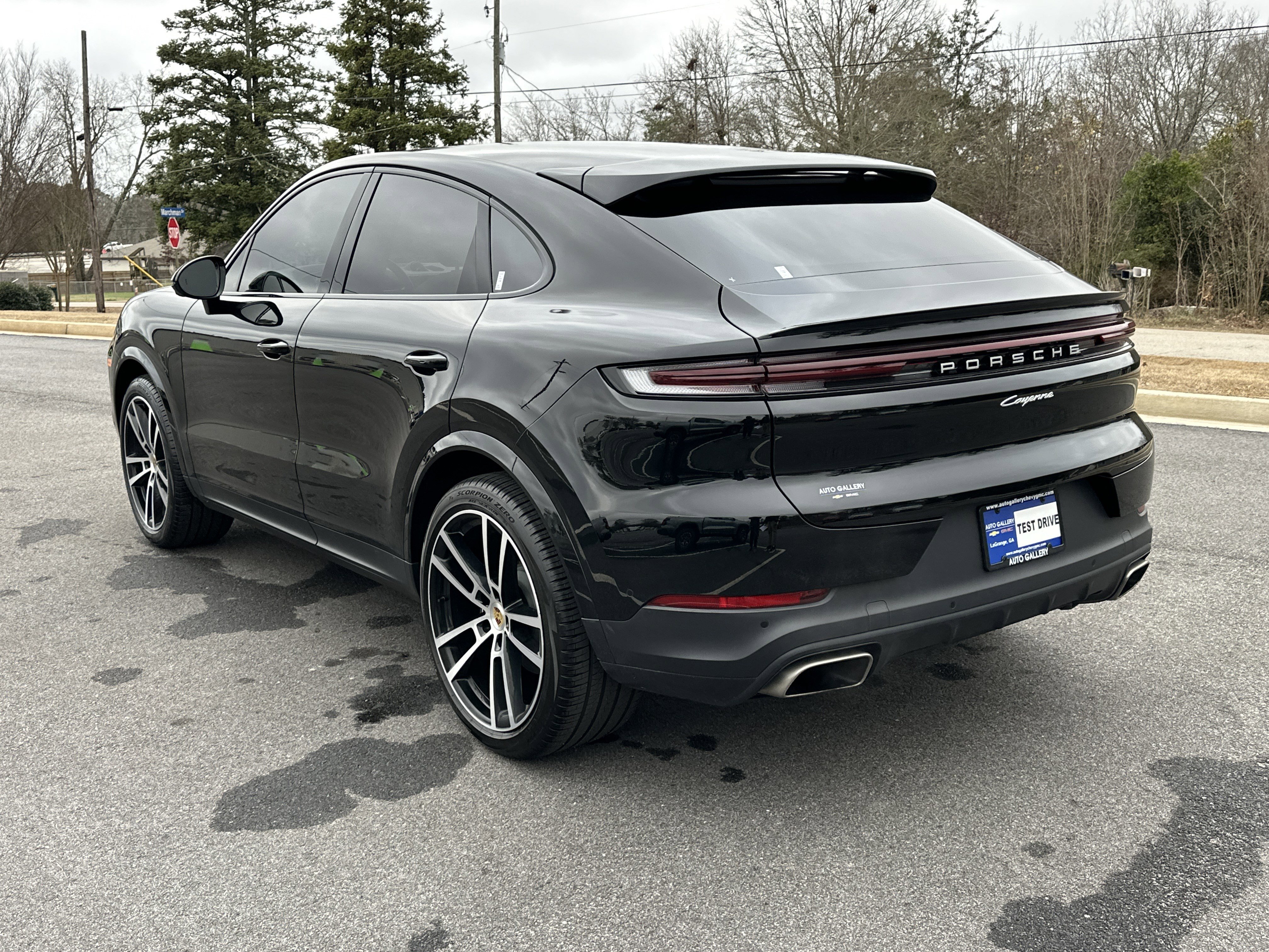 Used 2024 Porsche Cayenne Coupe image 8