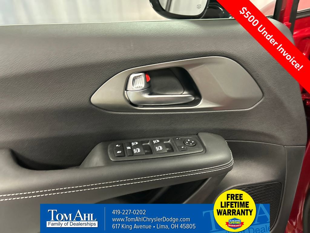 New 2026 Chrysler Voyager LX image 12