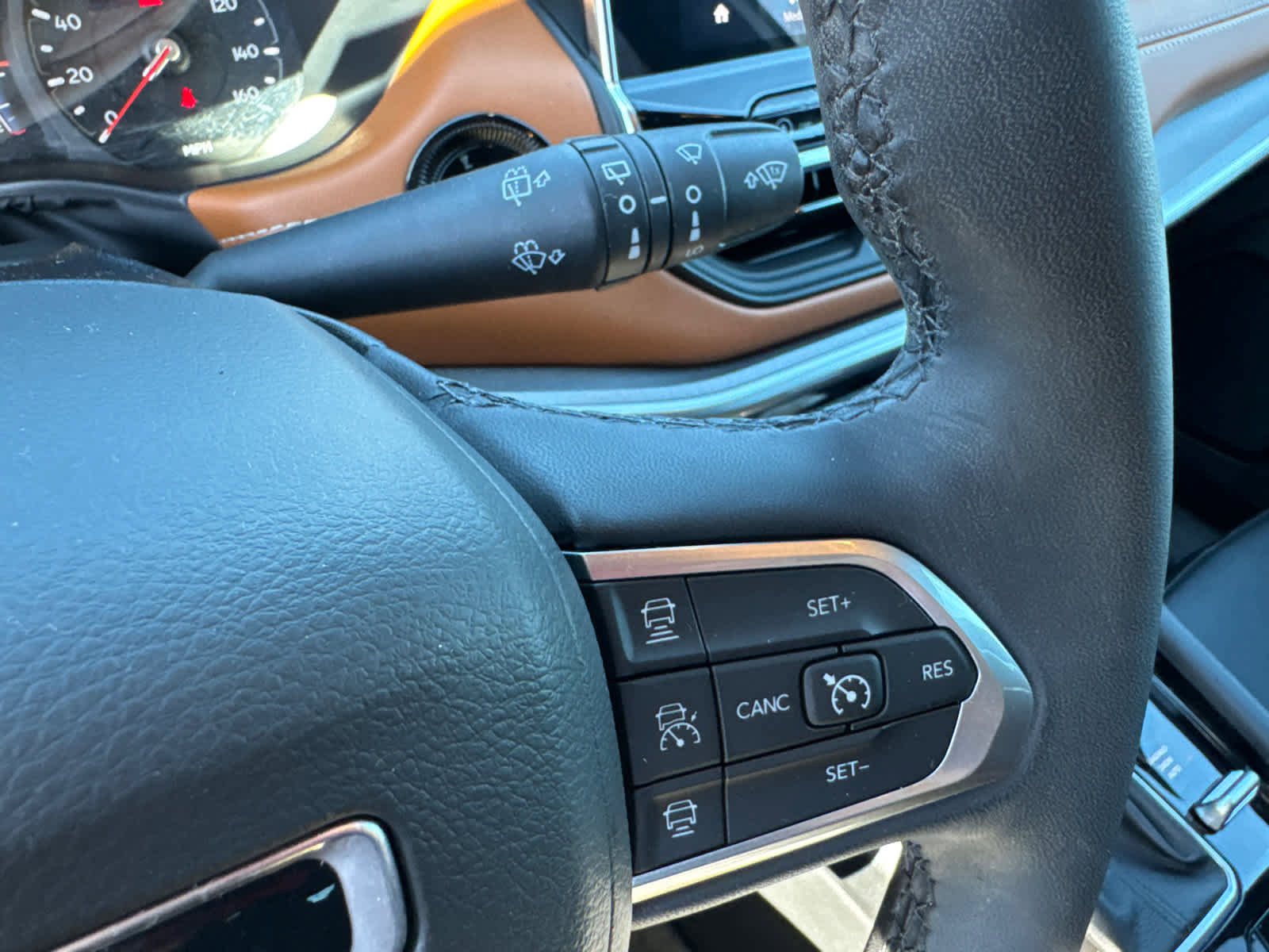 Used 2025 Jeep Compass Limited image 18