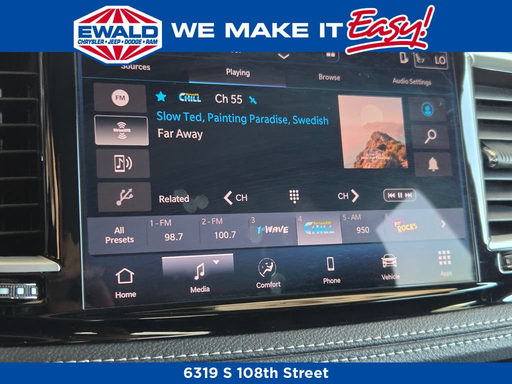 New 2027 Chrysler Pacifica Select FWD image 2