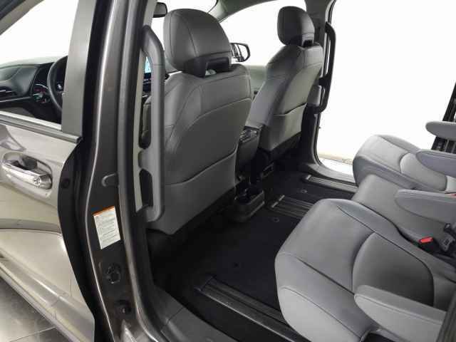 Used 2023 Toyota Sienna XLE image 34