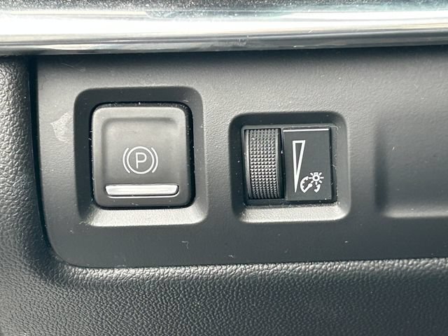 Used 2022 Cadillac XT4 Premium Luxury w/ Safety Alert Package AWD/4WD image 22