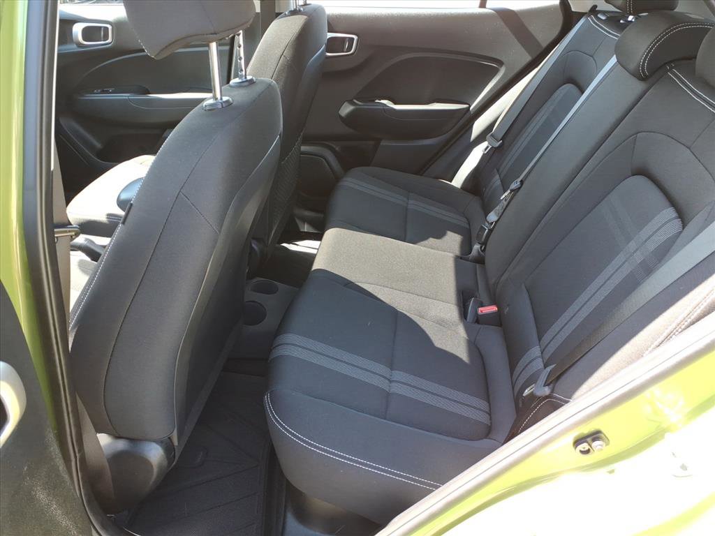 Used 2024 Hyundai Venue SEL FWD image 14