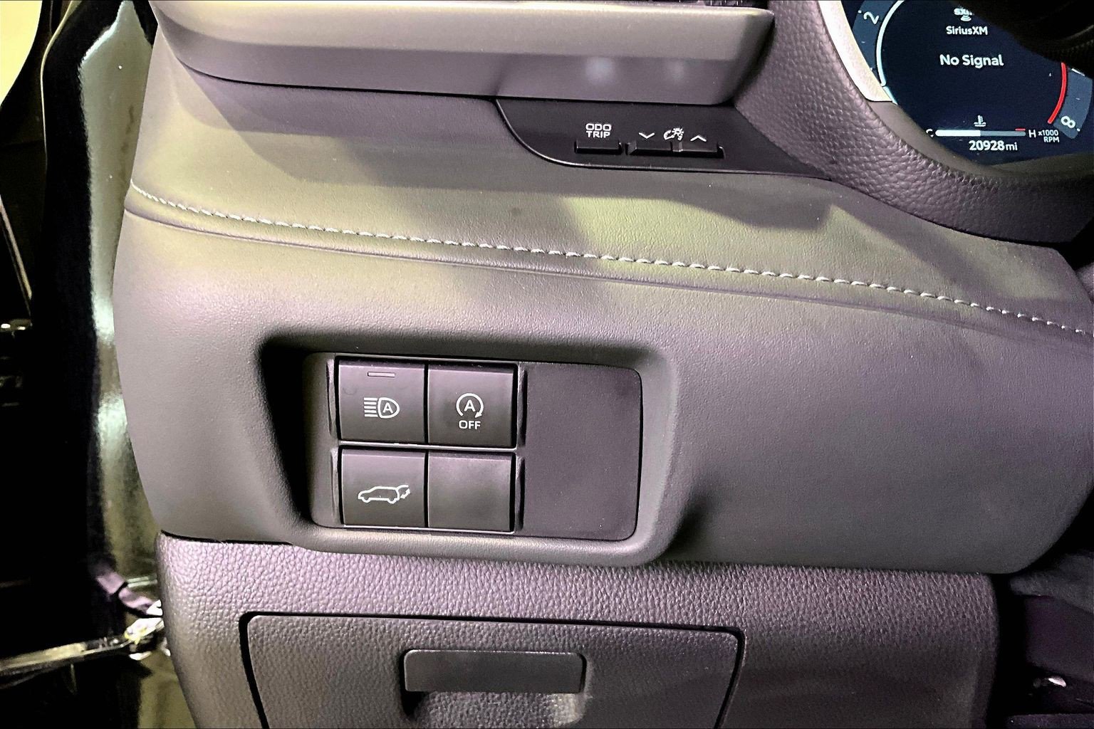 Used 2025 Toyota Highlander XSE image 16