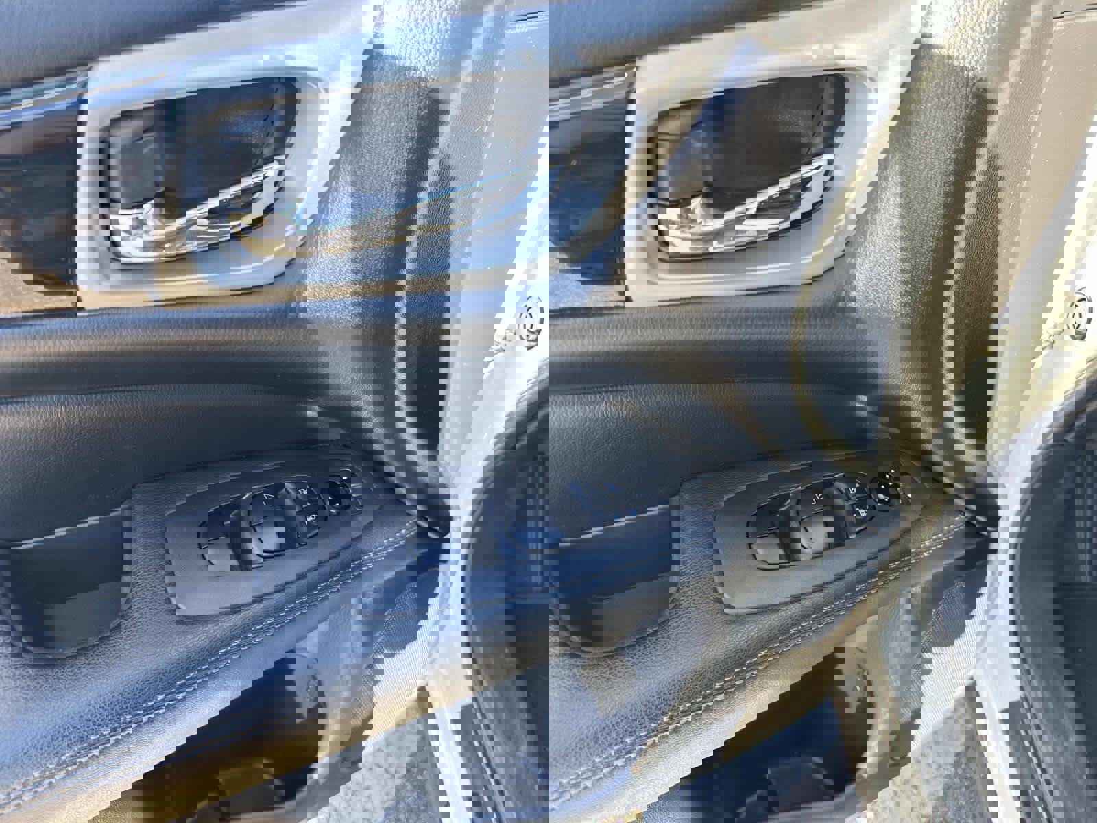 Used 2020 Nissan Pathfinder S image 18