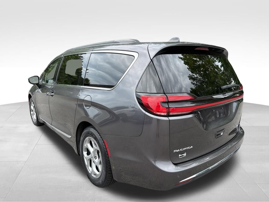 Used 2023 Chrysler Pacifica Limited FWD image 3