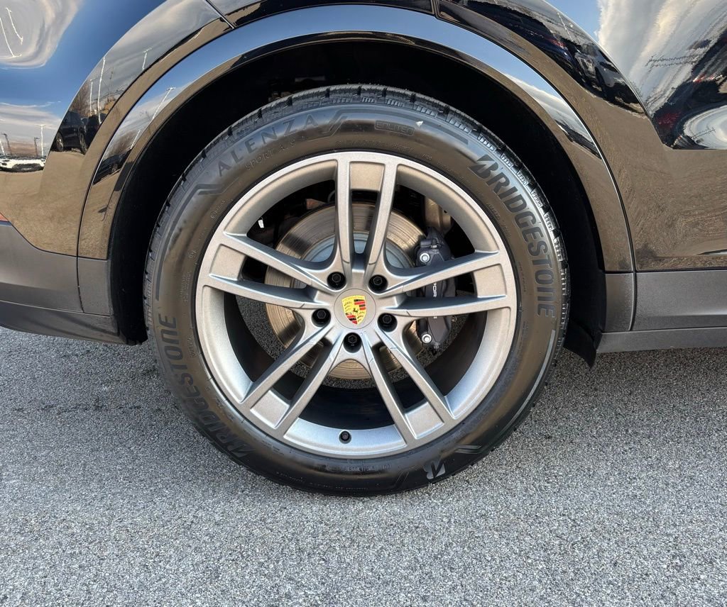 Certified 2024 Porsche Cayenne AWD/4WD image 40