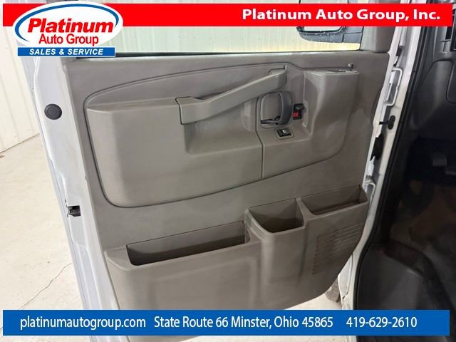 Used 2016 Chevrolet Express 3500 Extended image 23