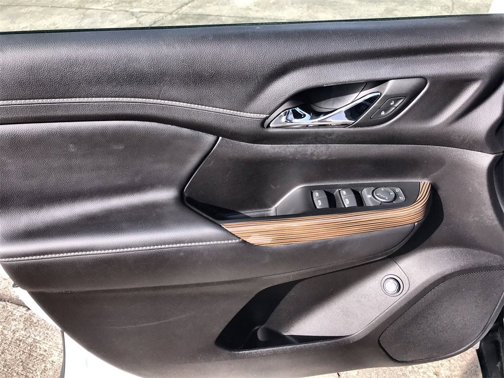 Used 2023 GMC Acadia SLE w/ Driver Convenience Package image 13