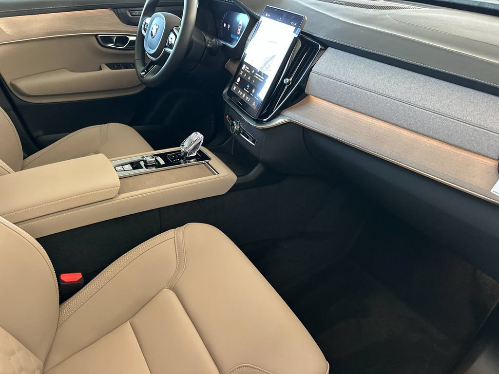 New 2026 Volvo XC90 T8 Plus w/ Protection Package Premier AWD/4WD image 16