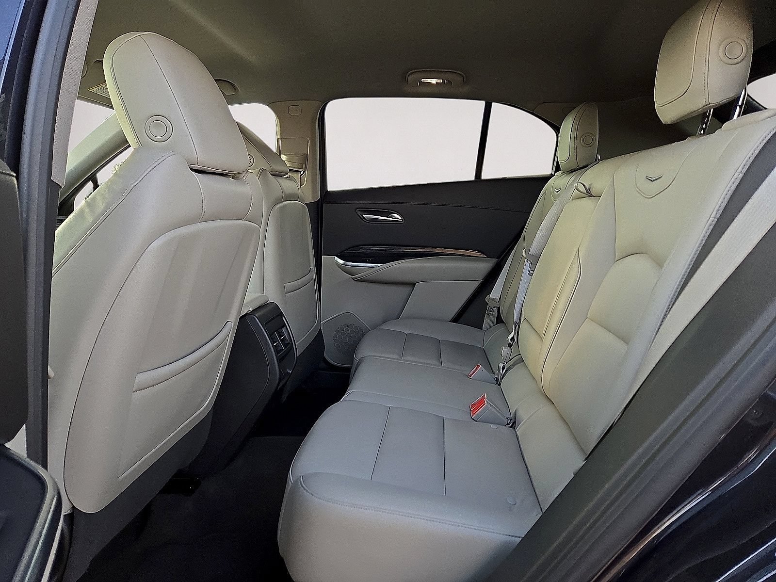 Used 2023 Cadillac XT4 Premium Luxury AWD/4WD image 15