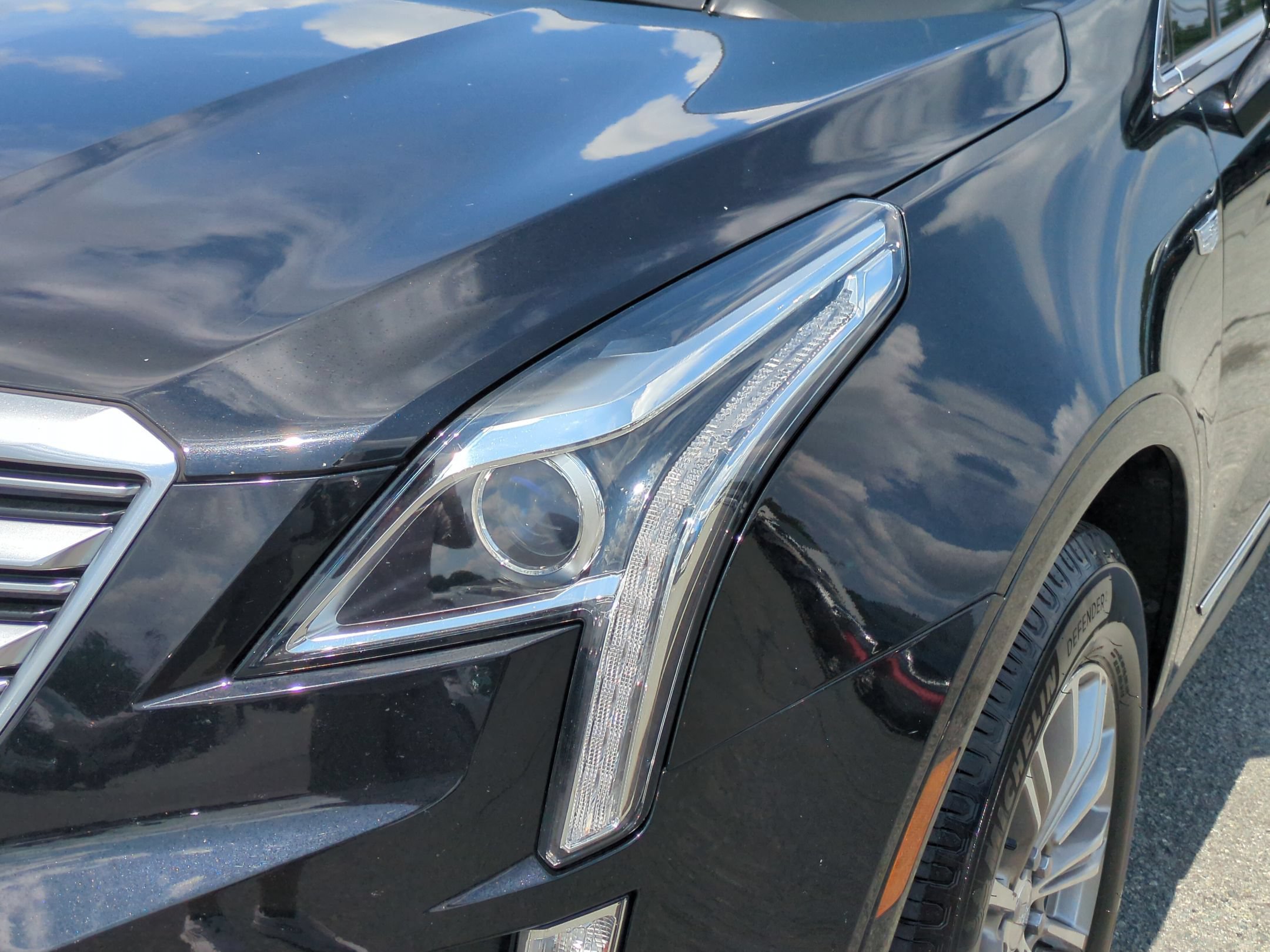 Certified 2018 Cadillac XT5 Luxury w/ Driver Awareness Package FWD image 9