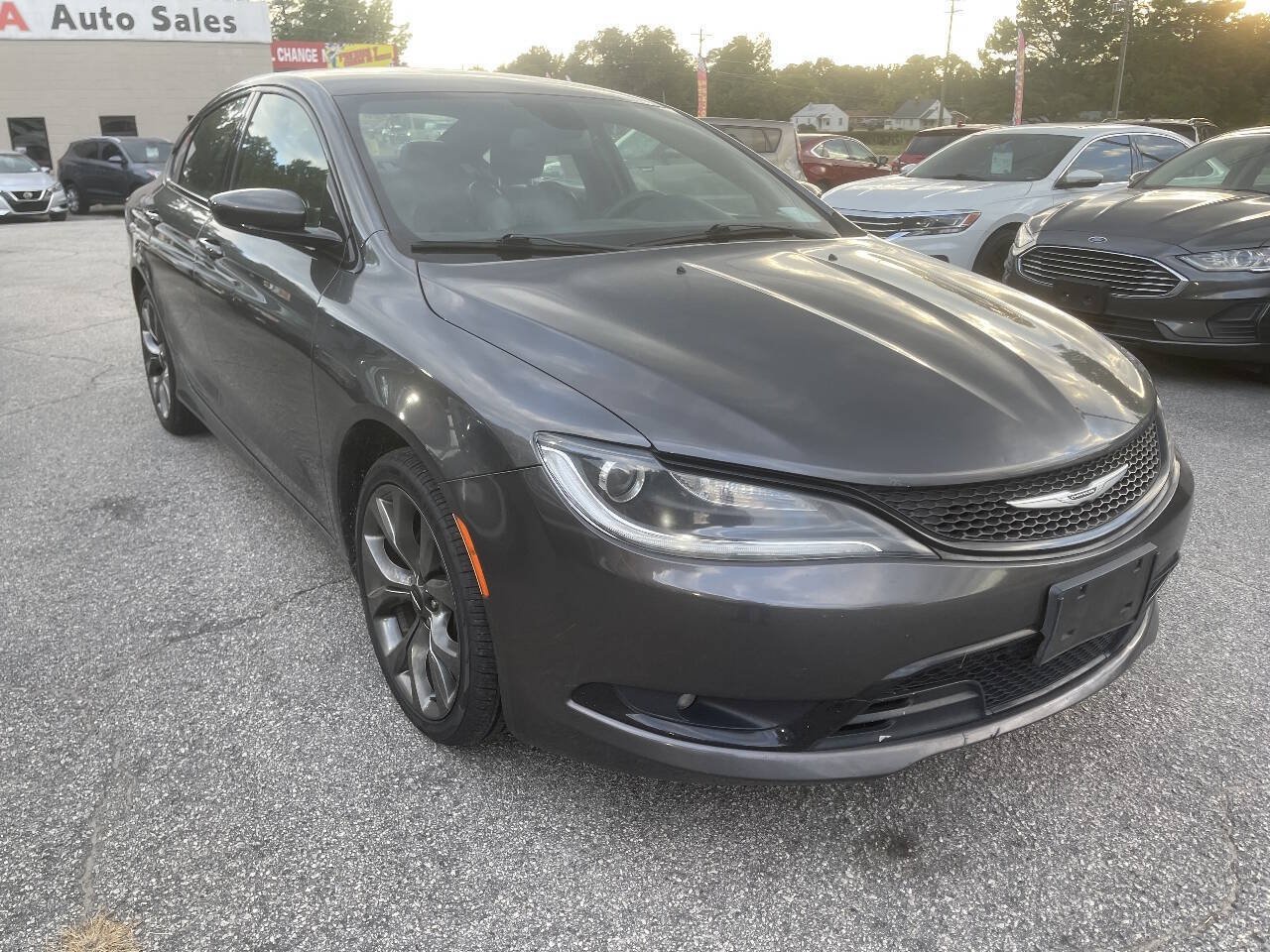 Used 2016 Chrysler 200 S w/ Comfort Group FWD image 2