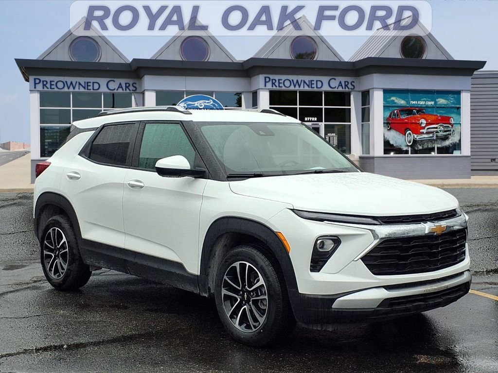 Used 2025 Chevrolet TrailBlazer LT FWD image 1