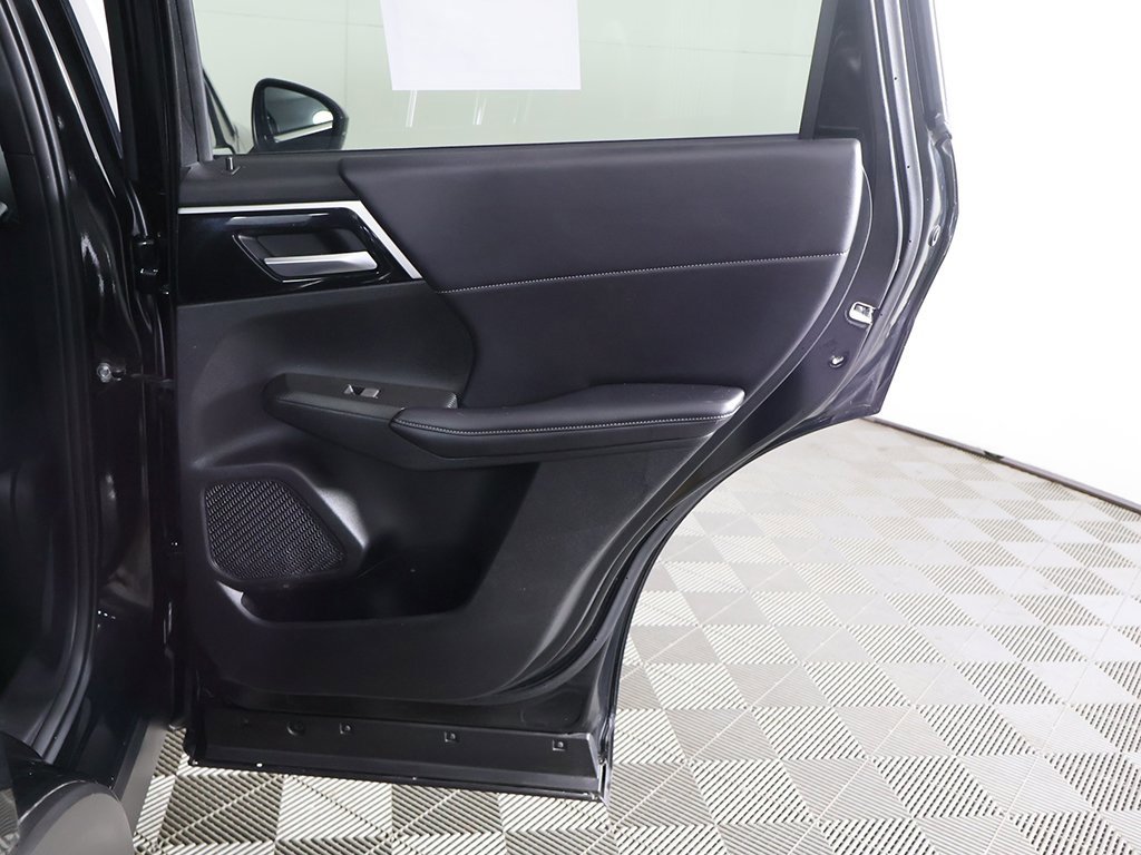 Used 2024 Mitsubishi Outlander SE image 27