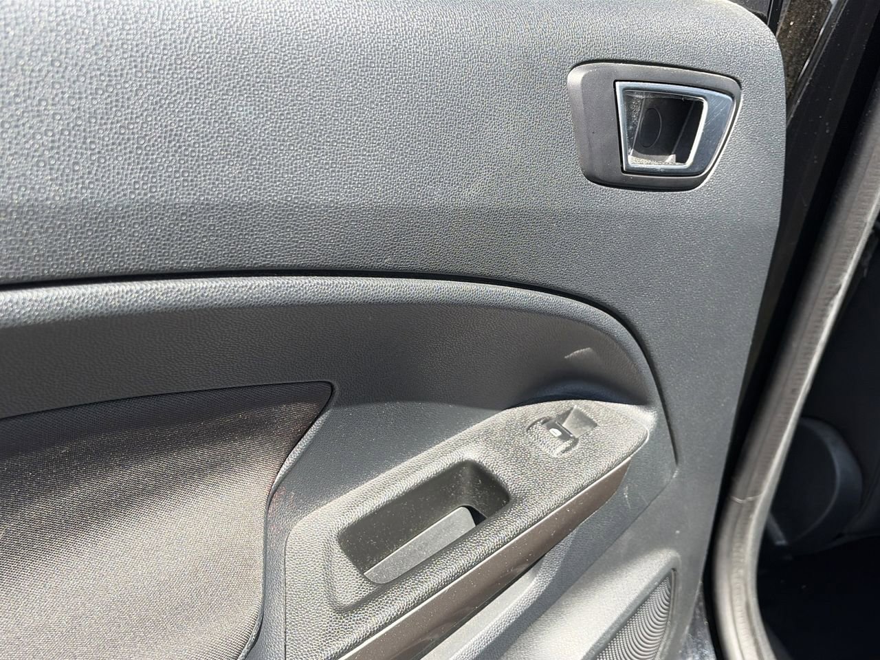 Used 2018 Ford EcoSport SE FWD image 24
